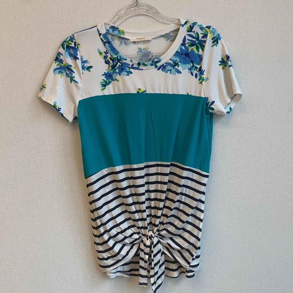 Haptics • Shorts Sleeve Tee • Floral • Sz Medium
